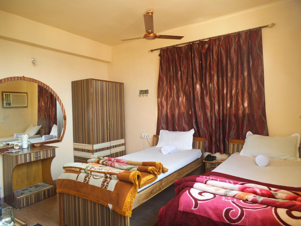City Centre Hotel Agartala Værelse billede