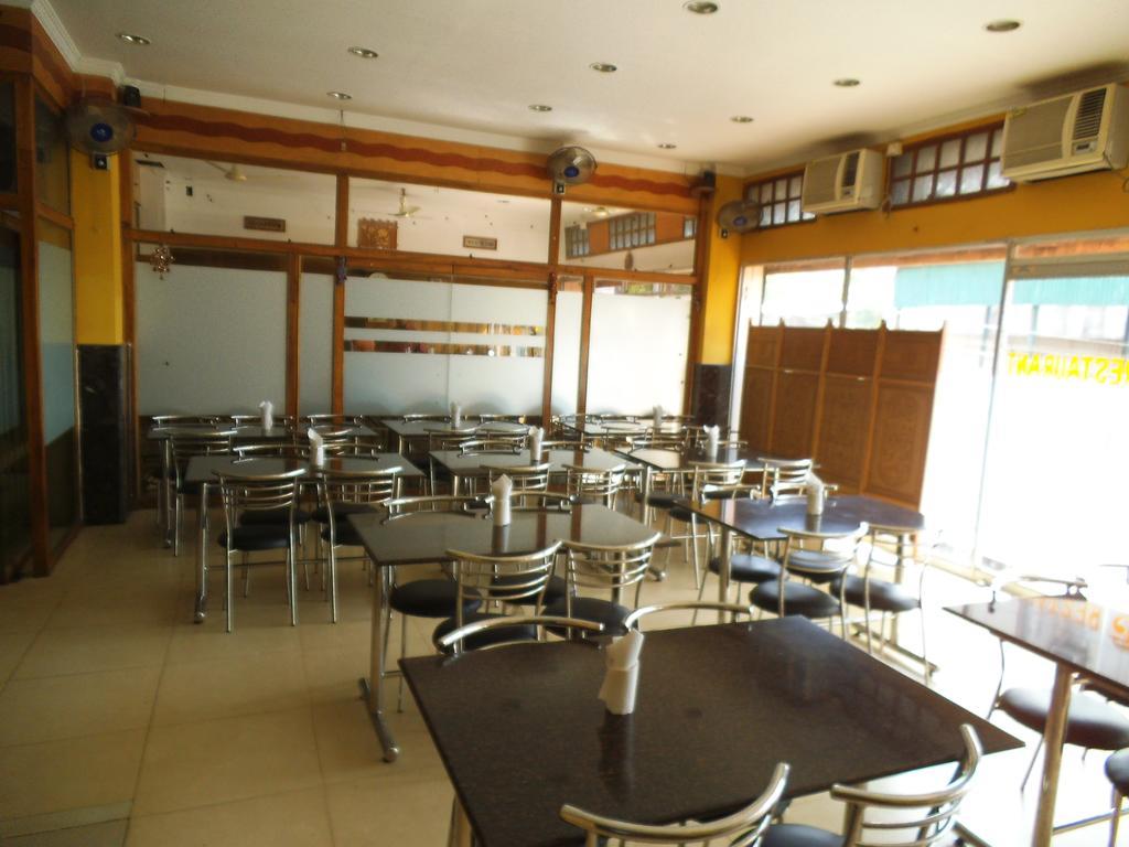 City Centre Hotel Agartala Eksteriør billede
